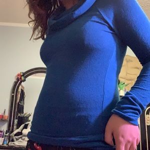 Cute blue long sleeved top‼️💕